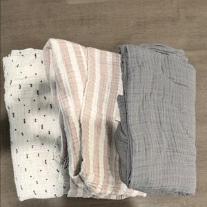 Cloud Island White and Black Muslin Blanket